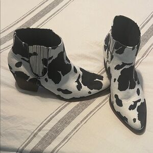 Arider Girl Black and White Ankle Boots